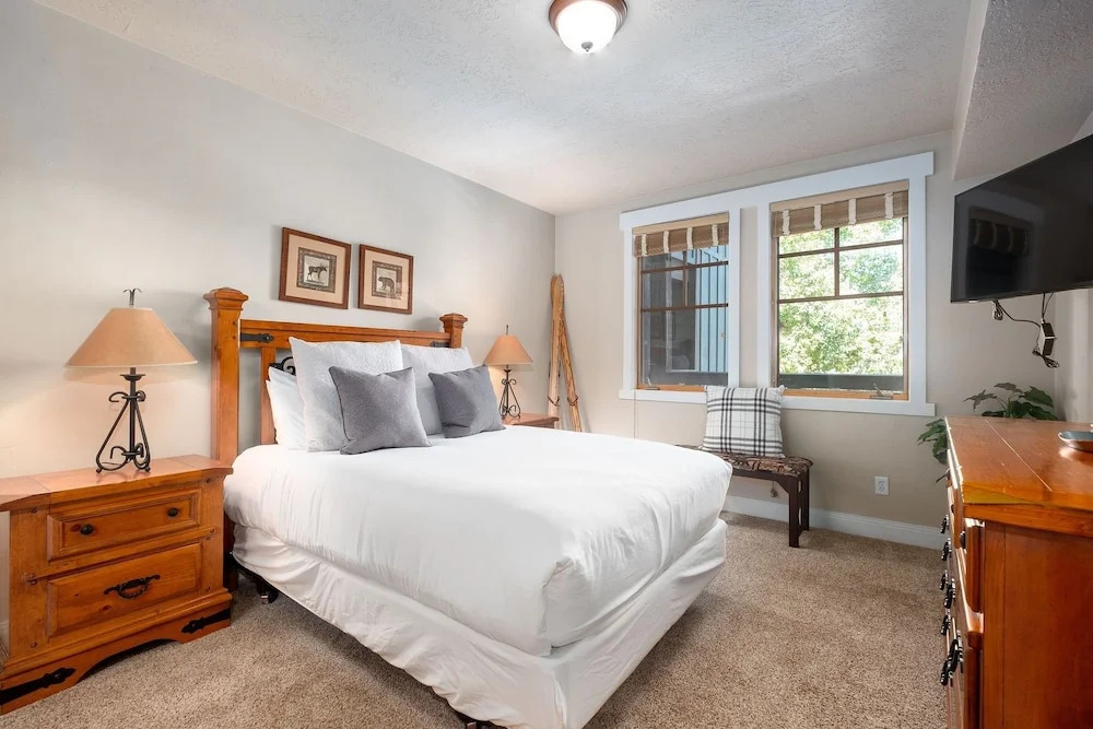 Town Pointe A202 3 Bedroom Condo by RedAwning