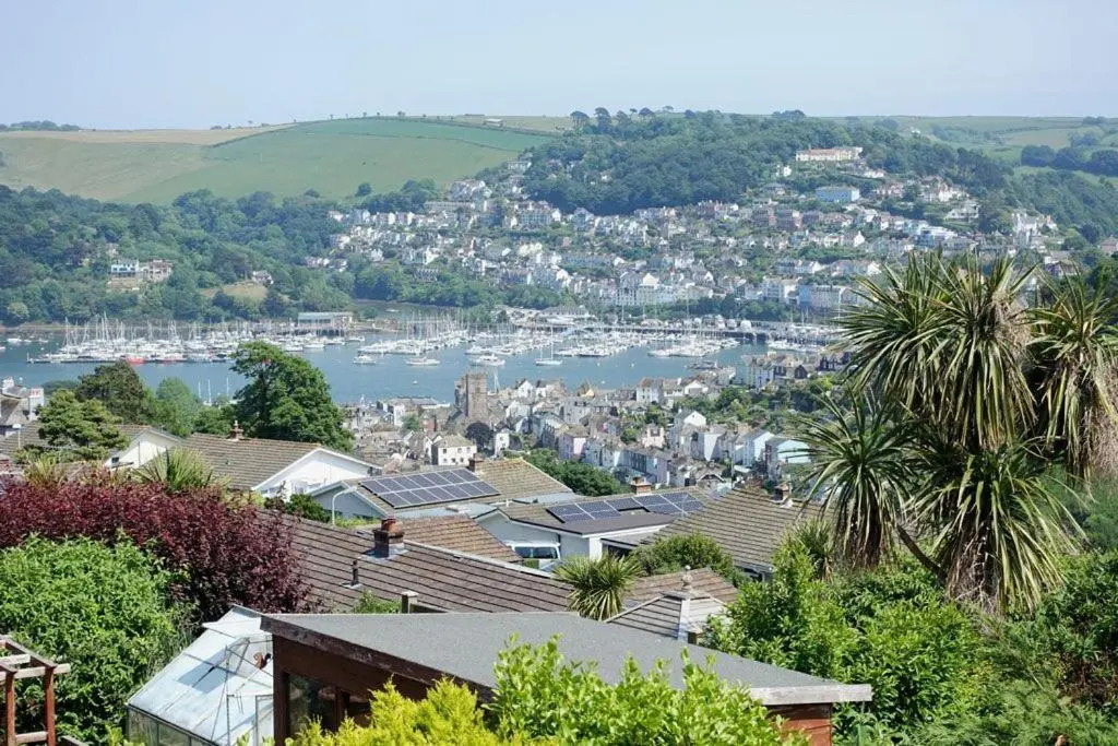 15 Churchfields - Bungalow with Estuary Views and Parking