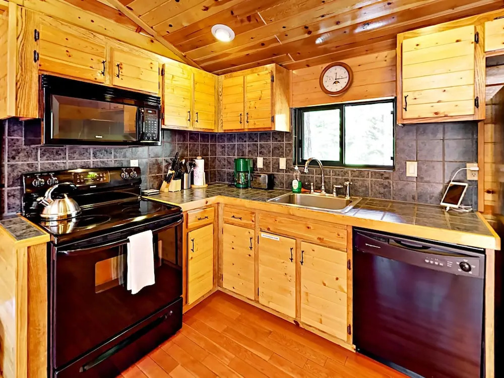 2BR 2BA Heavenly Condo by RedAwning
