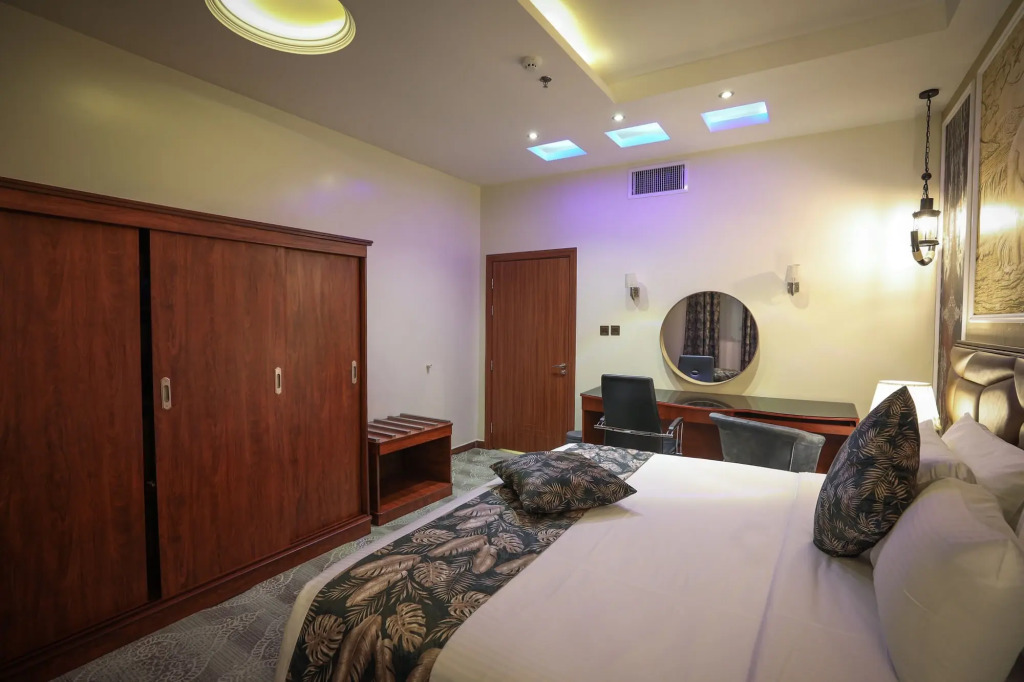 Meral Crown Hotel