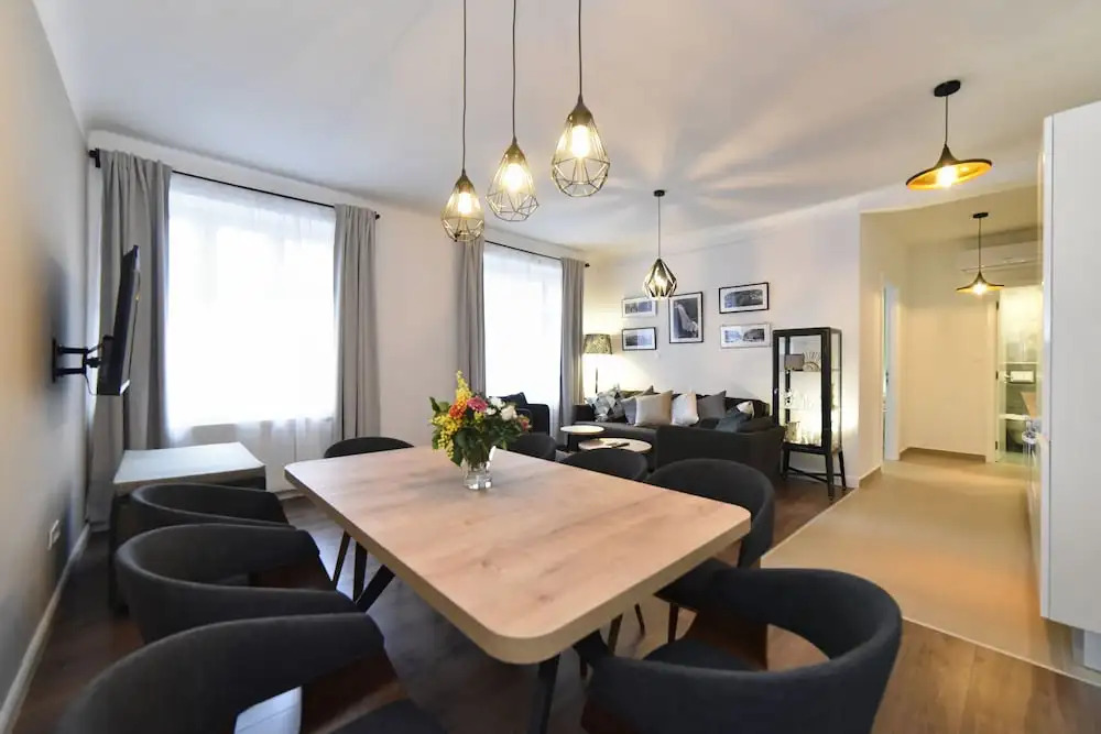 Premium Central Apartment & Room