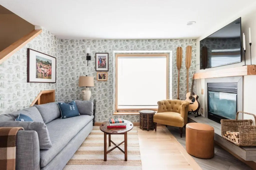 Corduroy Sage Avantstay Cozy & Cute Cabin w/ Deck Sleeps 21!