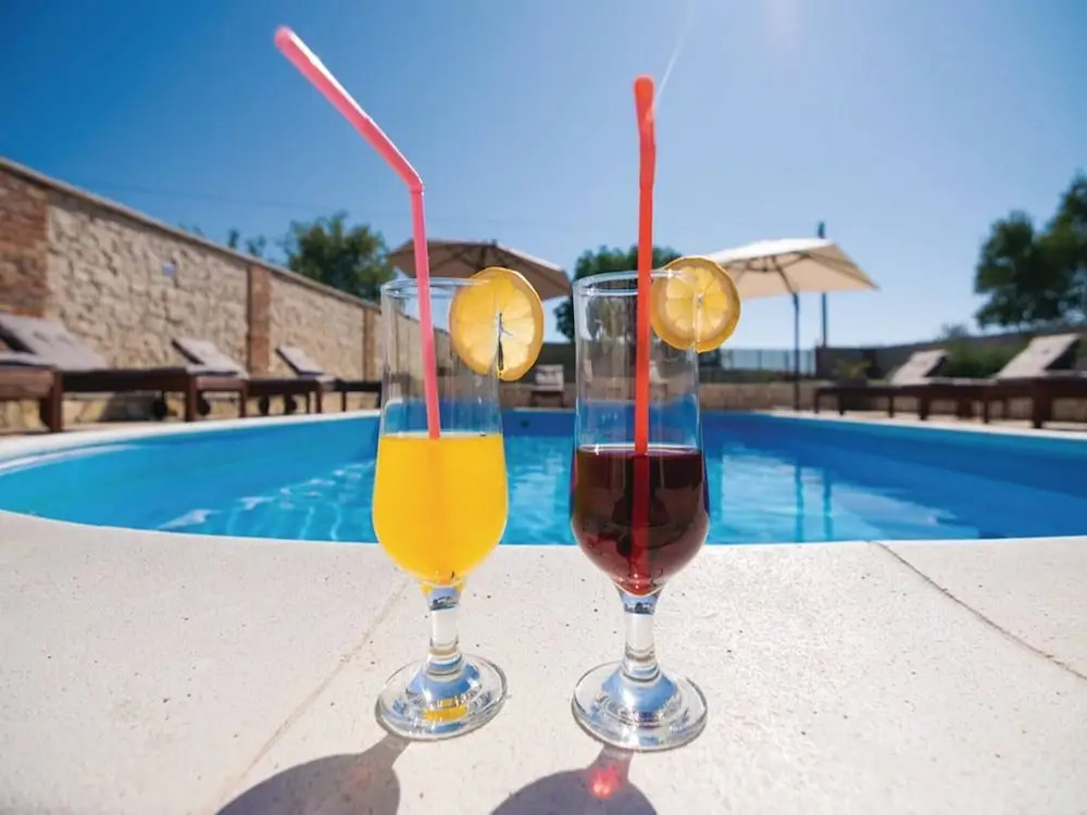 5 Villa Antique With Extra Large Pool