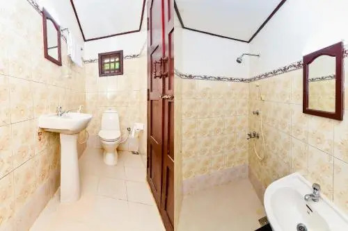Oyo 25089 Gold River Indraprastha Houseboat