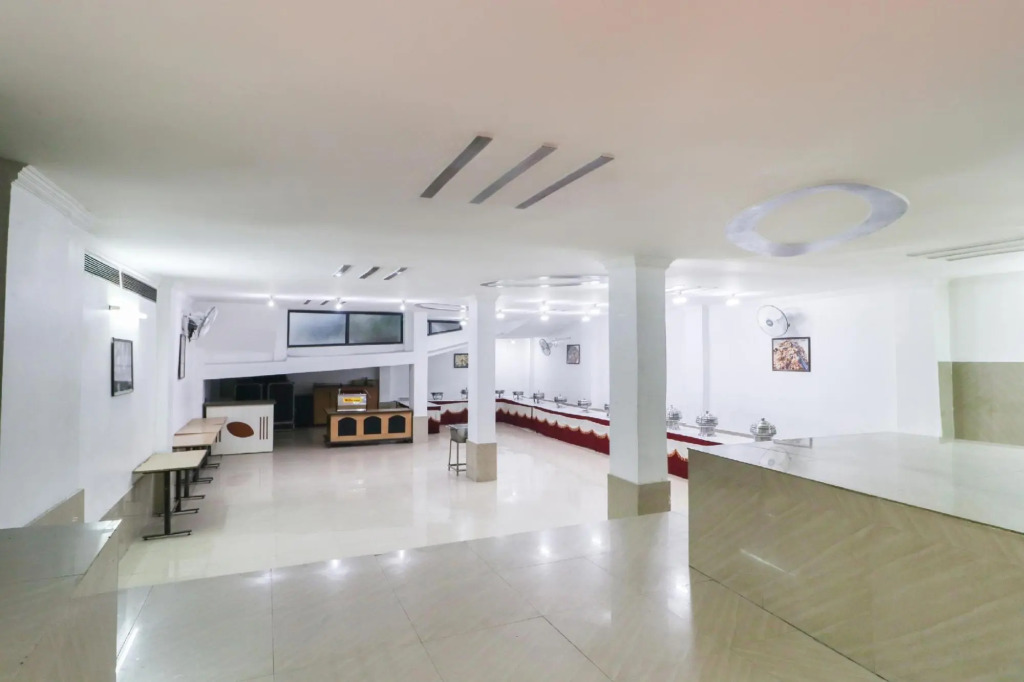 OYO Townhouse 447 Hotel Teg Royal