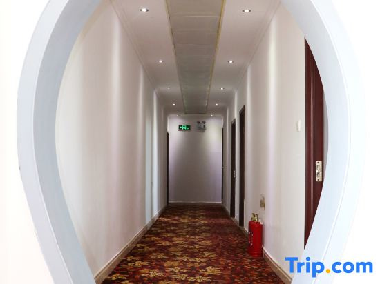 Yingjie Collection Hotel (Zibo Aluminum City Shopping Center Shandong Aluminum Vocational College)