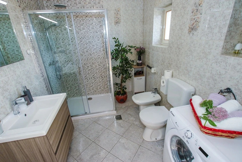 Apartments Loredana / Three Bedrooms A1