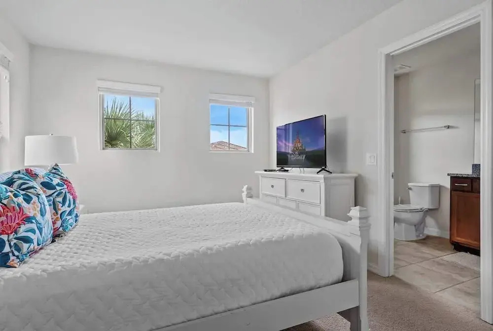 Pet Friendly Amazing 5 BR Sleeps 10