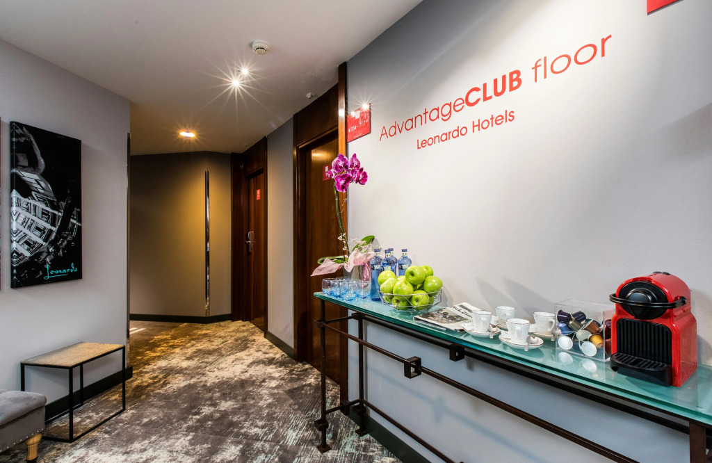 Отель Leonardo Hotel Barcelona Gran Via