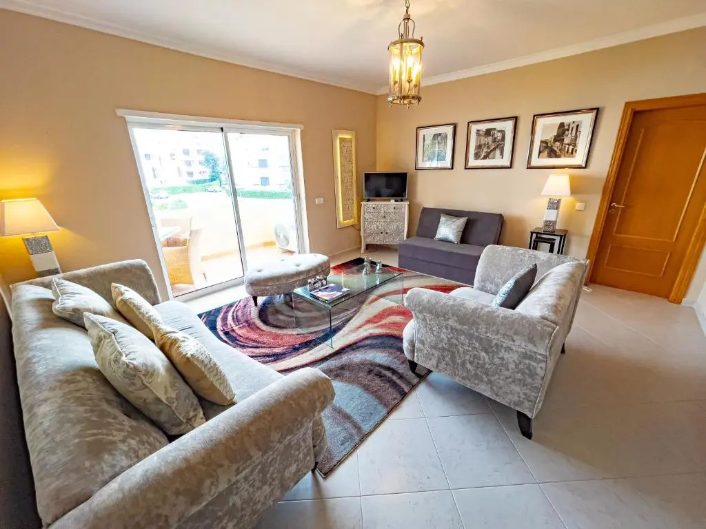 Protea CleverDetails 214, Located in heart of Vilamoura Sleeps 2 adults, 1child