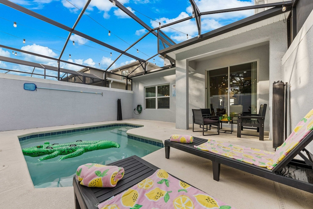South-Facing Pool 5BR Storey Lake Lazy River 2437
