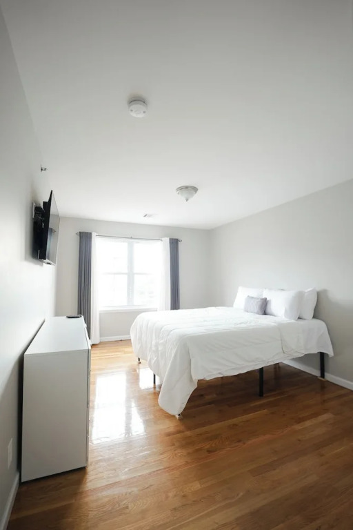 Newark Liberty Gem Brick House Apt 3