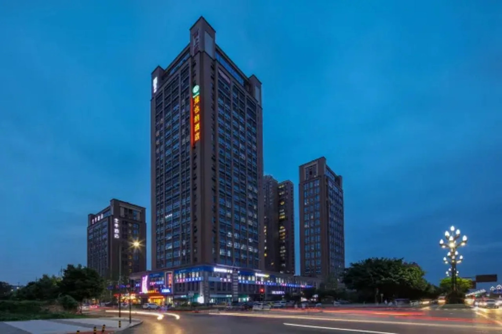 Vienna Hotel（Chengdu University of Petroleum Subway Station）