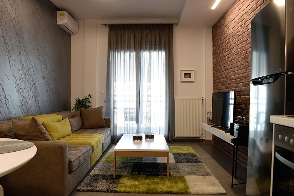 Gusto Luxury Apt Must