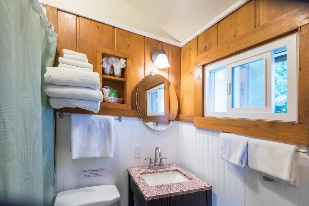Log Cabin Motel