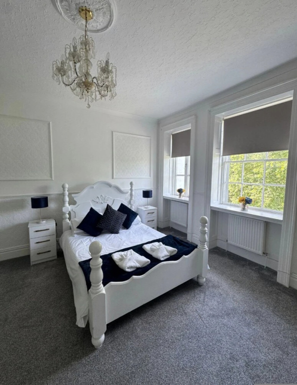 Room 4 Manor Park Country House in Swansea Sleeps 2