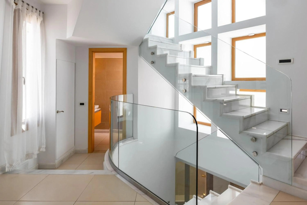 Love White Villa