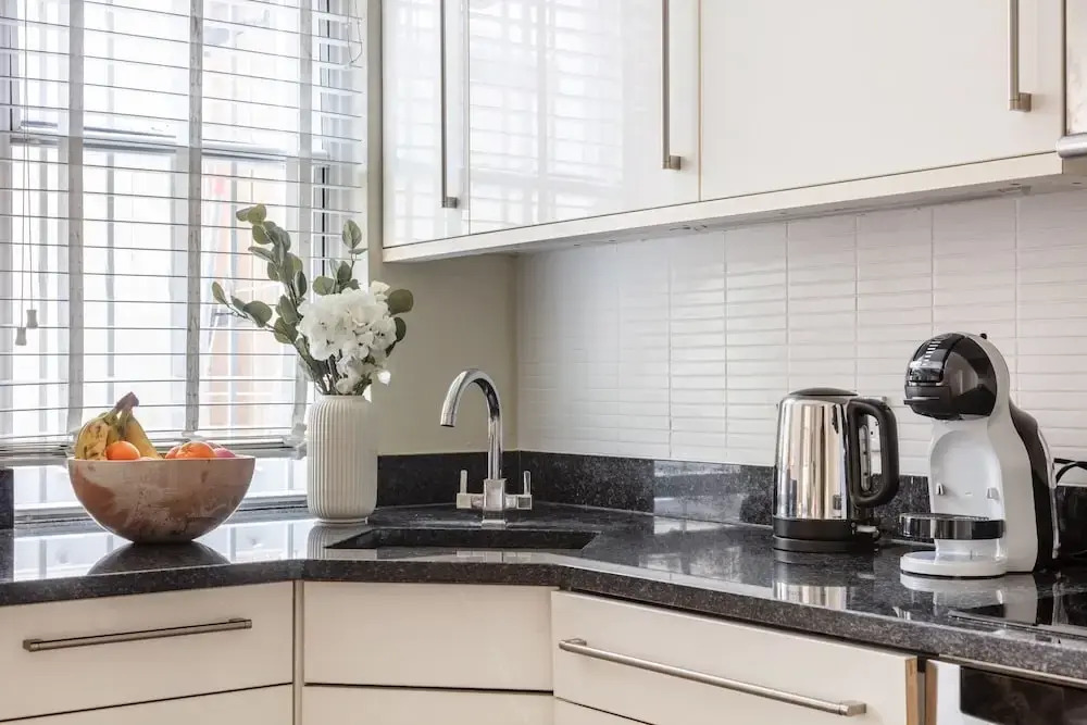 Classic 1BR - Notting Hill Gem