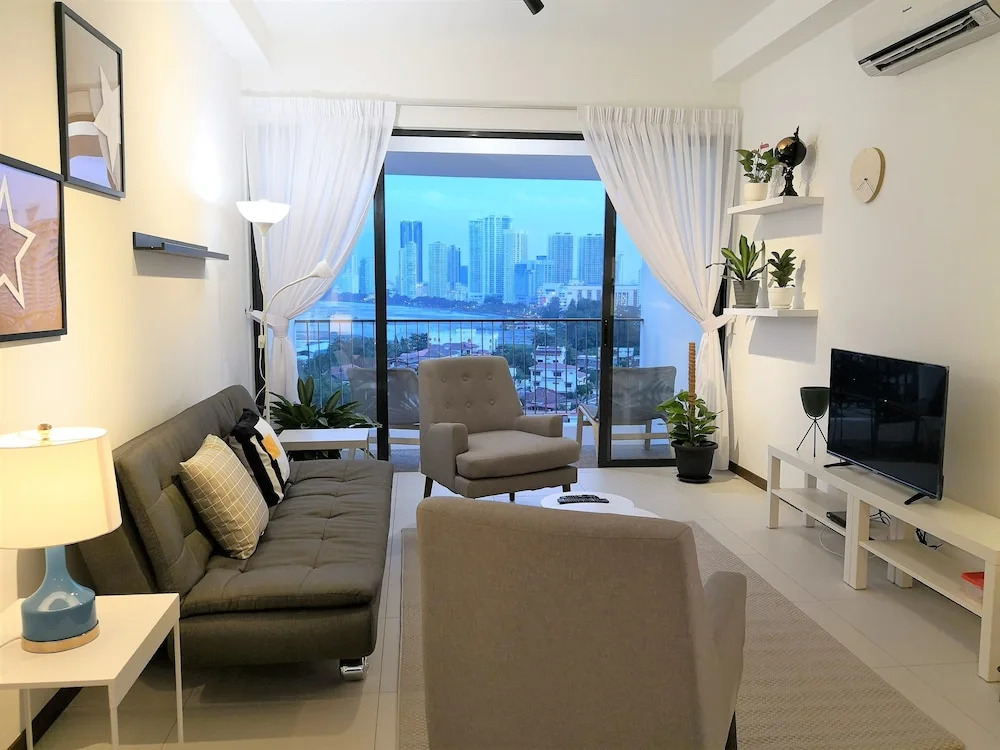 3BR Seaview Suite Gurney Drive