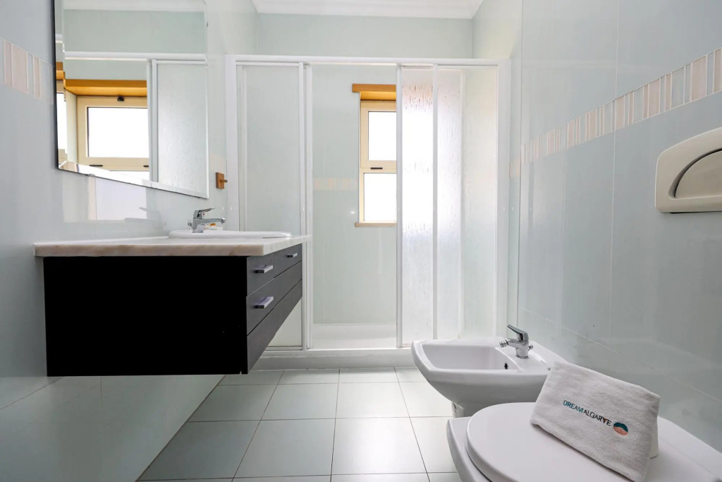 C07 - 3 Bed Penthouse in Lagos