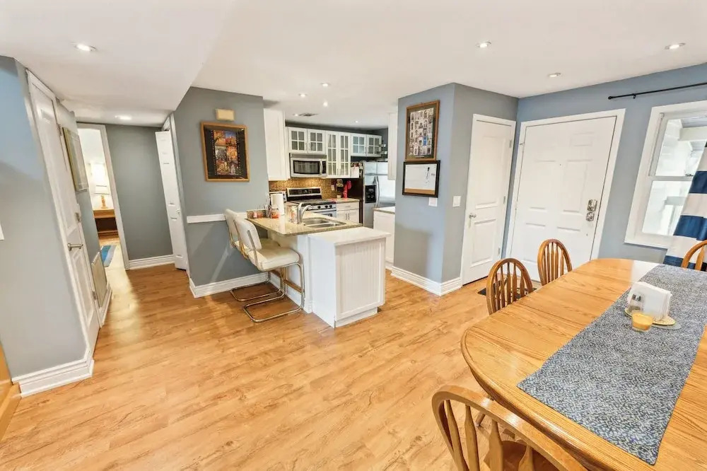 Stylish Notre Dame Condo Sleeps 6 2 Bedroom Condo