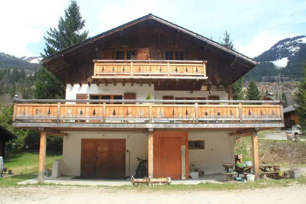 Apartment With Parking in Chatel