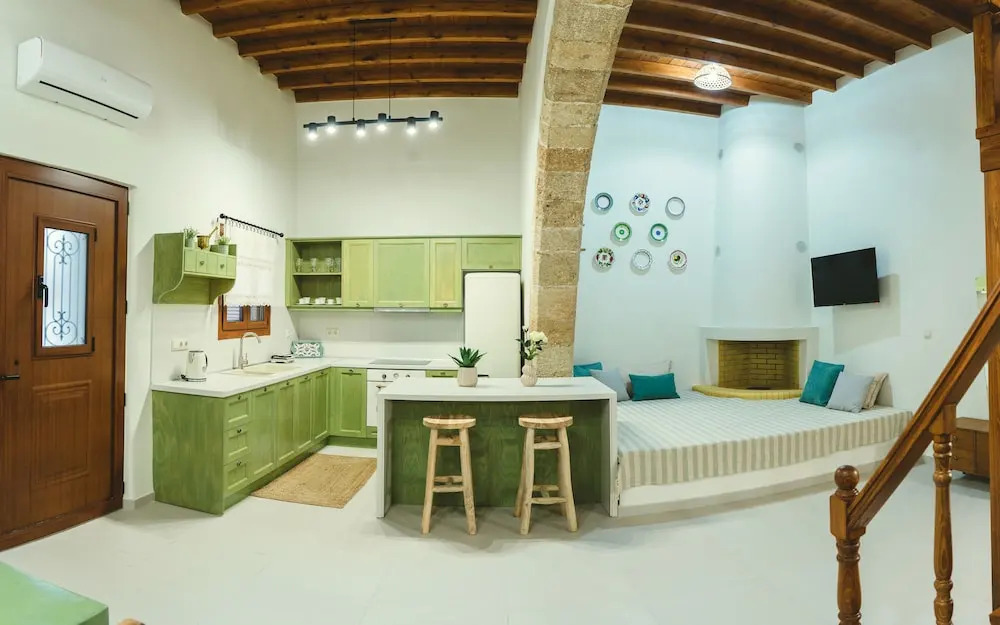 Aesthisis Sensational Accommodation Archangelos