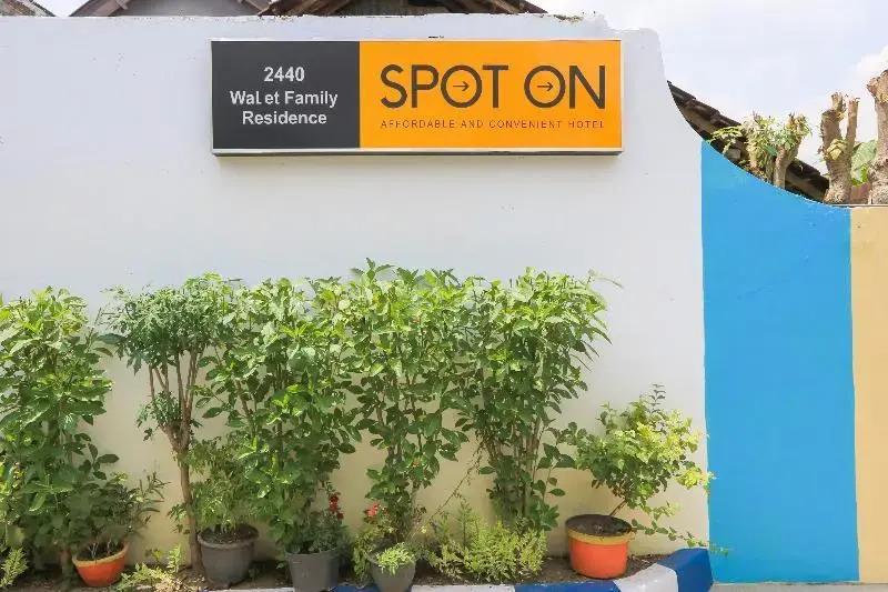 Spot On 2440 Wallet Family Residence Syariah