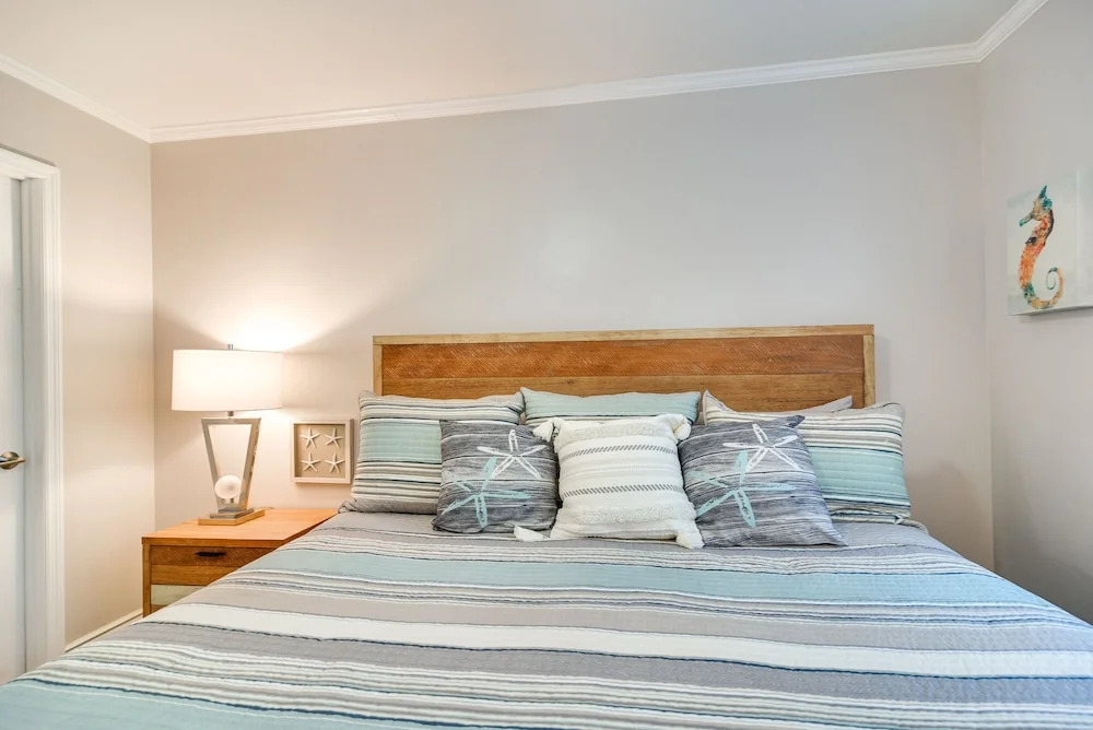 Indian Rocks Beach Retreat: Walk to Beaches!