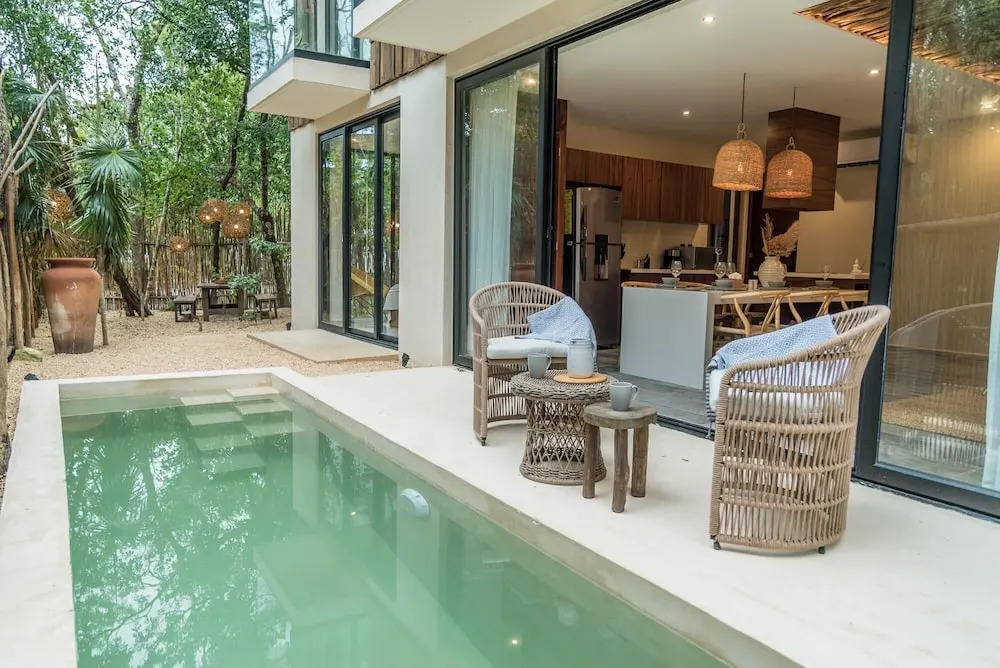 Luxurious Stylish 3BR Apartment Exceptional Location Private Pool Uncovered Patio