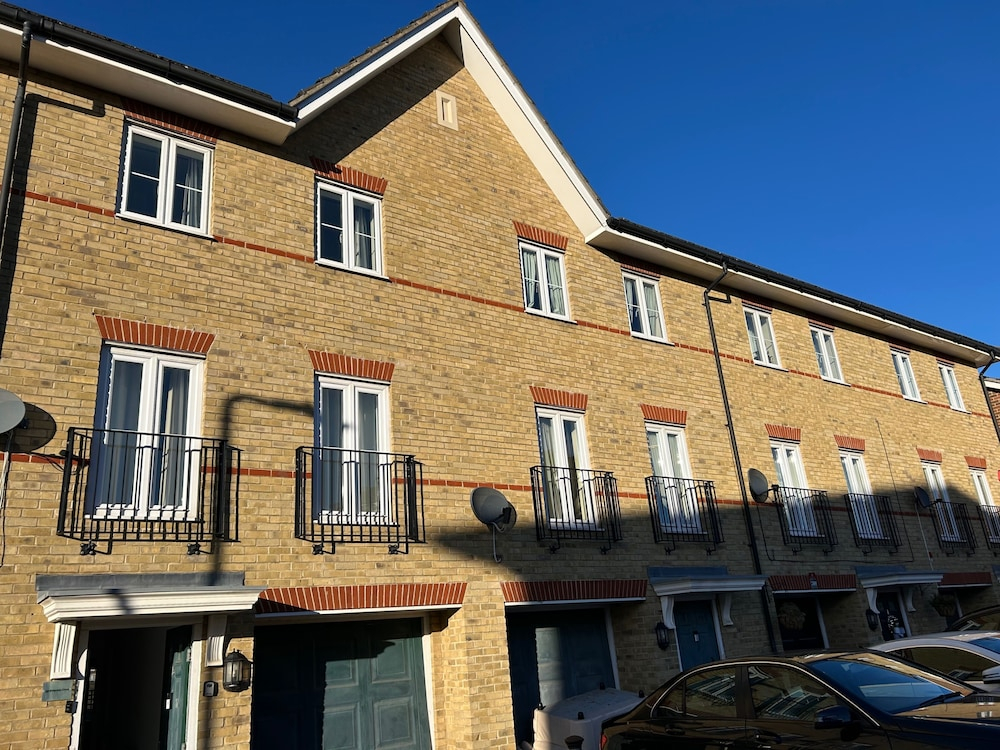 Romford Contractor / Family House