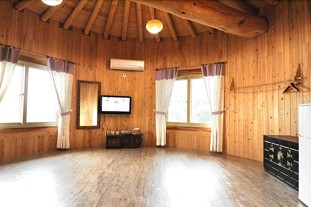 Yeosu Hyangilam Heukjip Pension