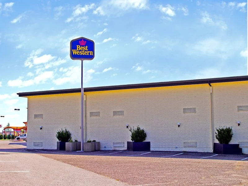 Rodeway Inn & Suites