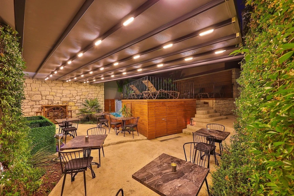 Pitoresk Otel