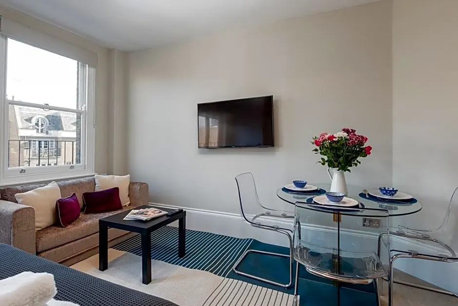 CAPITAL Sloane Street Studio with Balcony