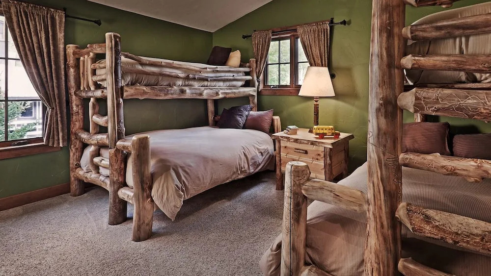 Bears Grande 8 BedroomHoliday home By Moving Mountains