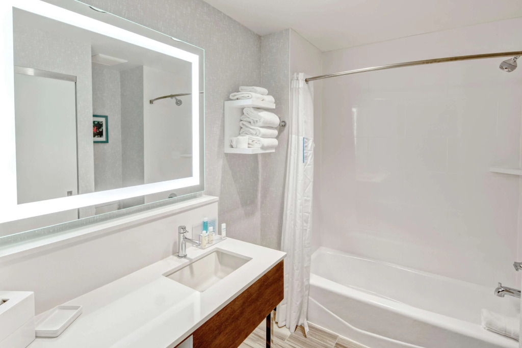 Hampton by Hilton Encinitas-Cardiff Encinitas, CA near Del Mar