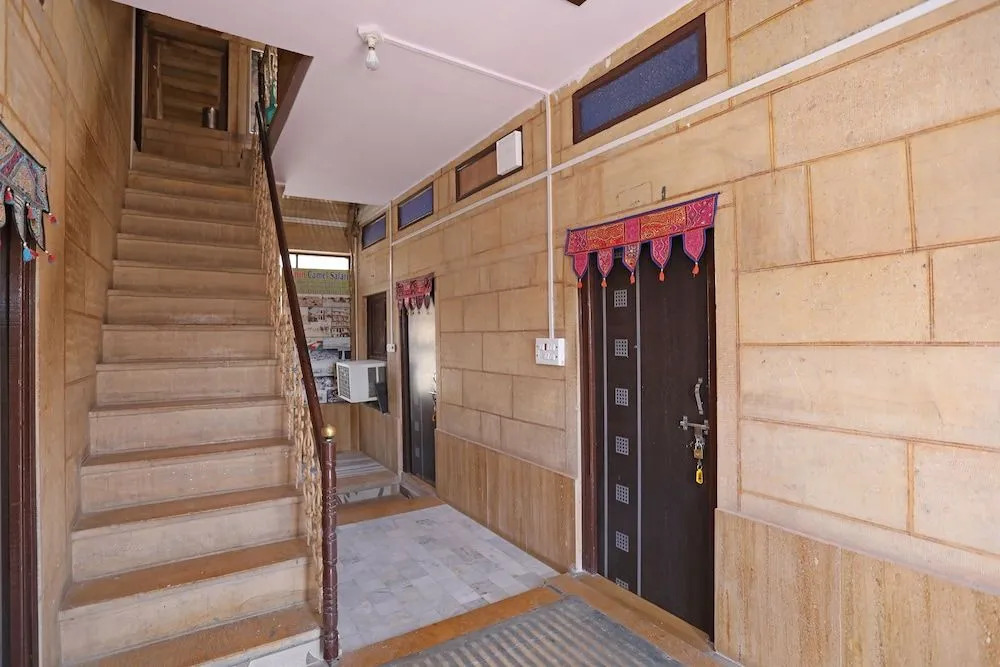 OYO Townhouse 028 Corporate Suite