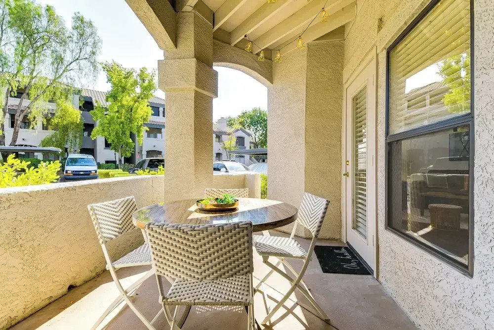 3 Mi to Tpc: Chic Condo w/ Pool Access & Grills