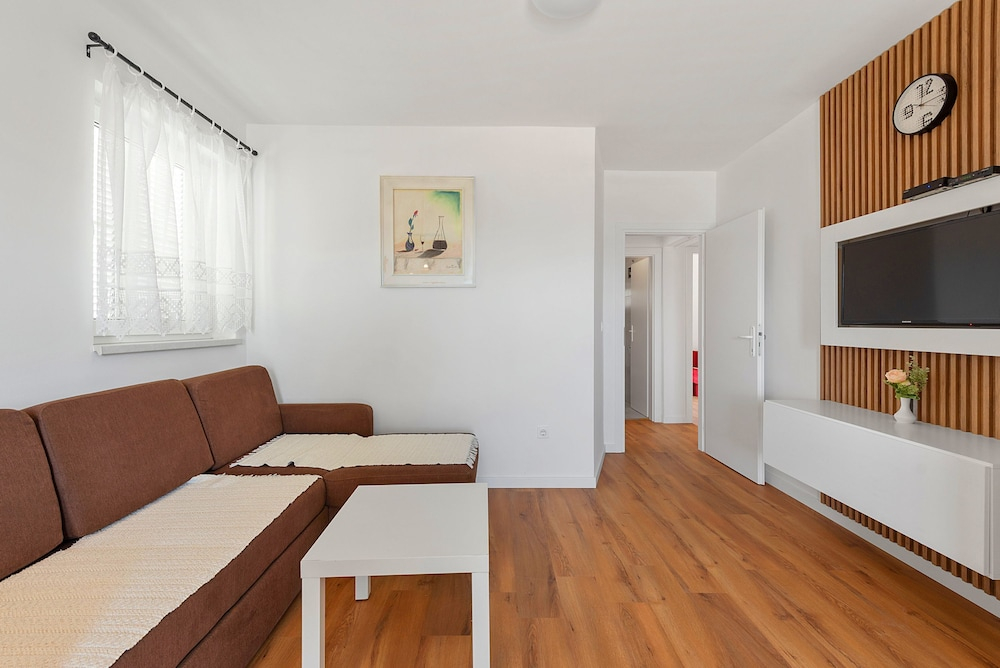 Superior Apartment Tania 8