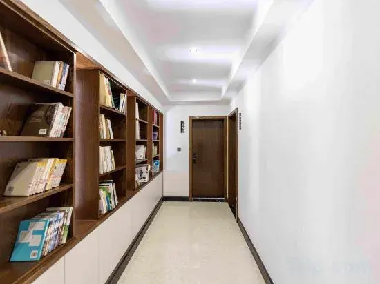 Yincaolu Lingfeng Bieyuan (Yulin Wonderland Store)