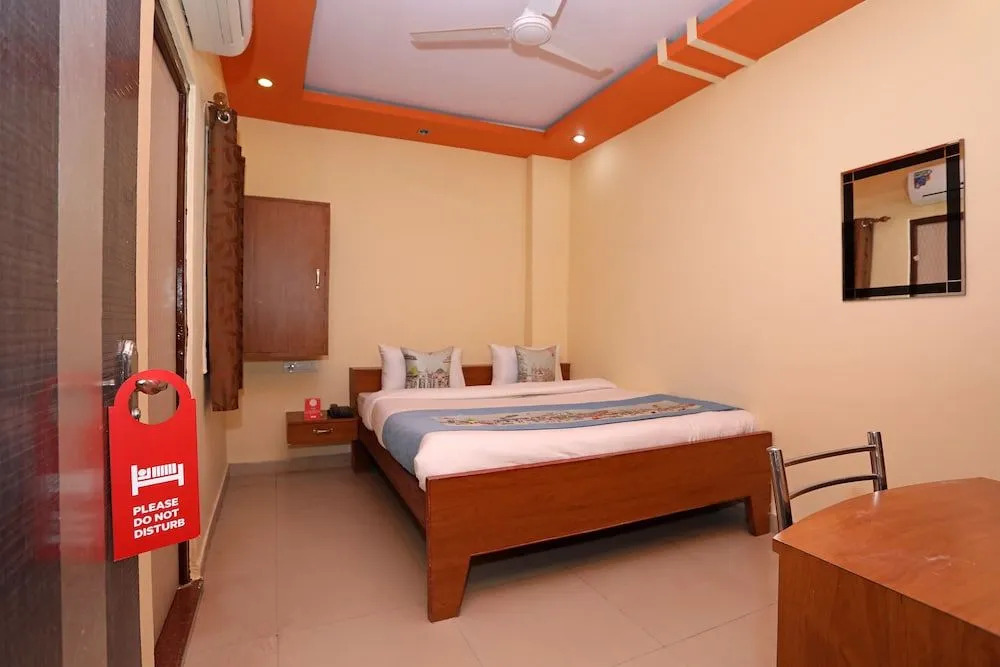OYO 10413 Hotel Royal Plaza