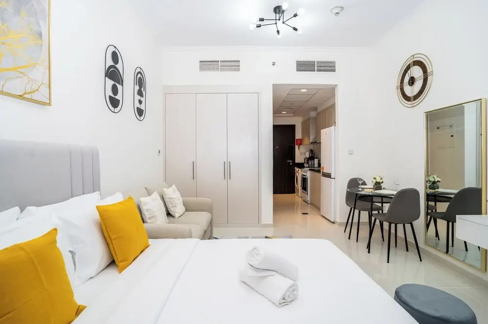 Tanin - Sleek Studio Offering Unobstructed City Views