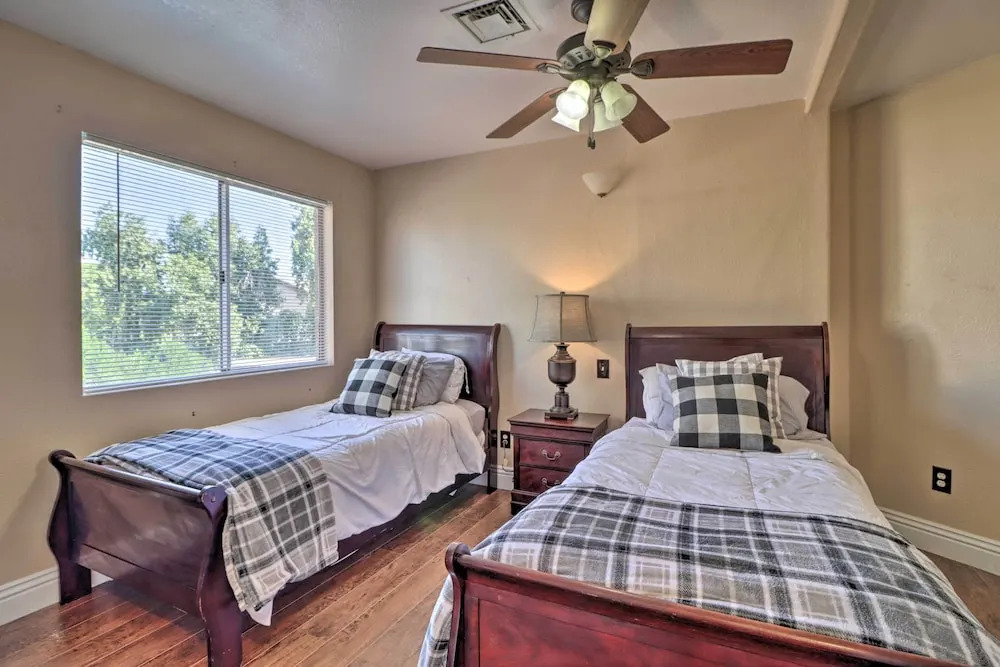 Lavish Family Escape w/ Game Room in Avondale