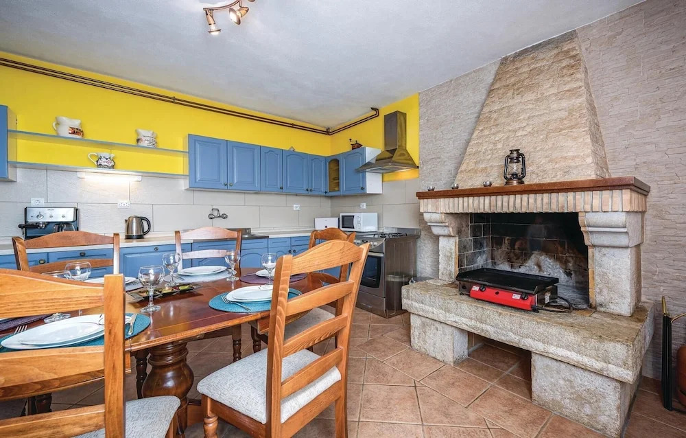 Awesome Home in Baderna With Wifi and 3 Bedrooms