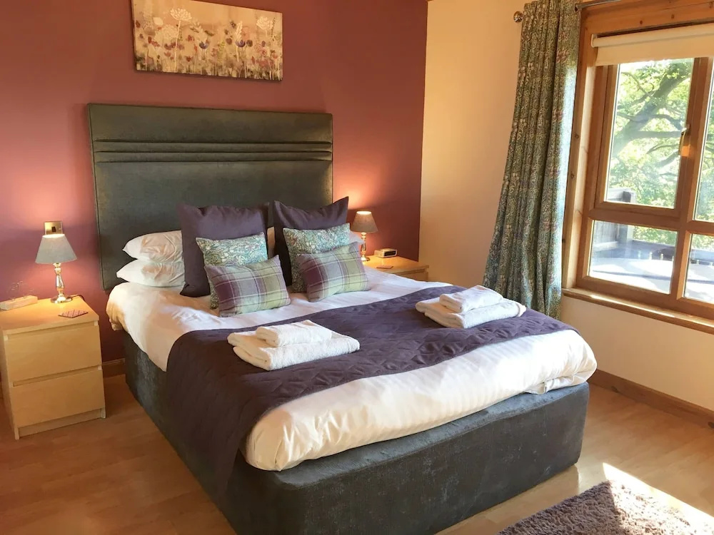 Silver Birch Lodge With Hot Tub Near Cupar, Fife
