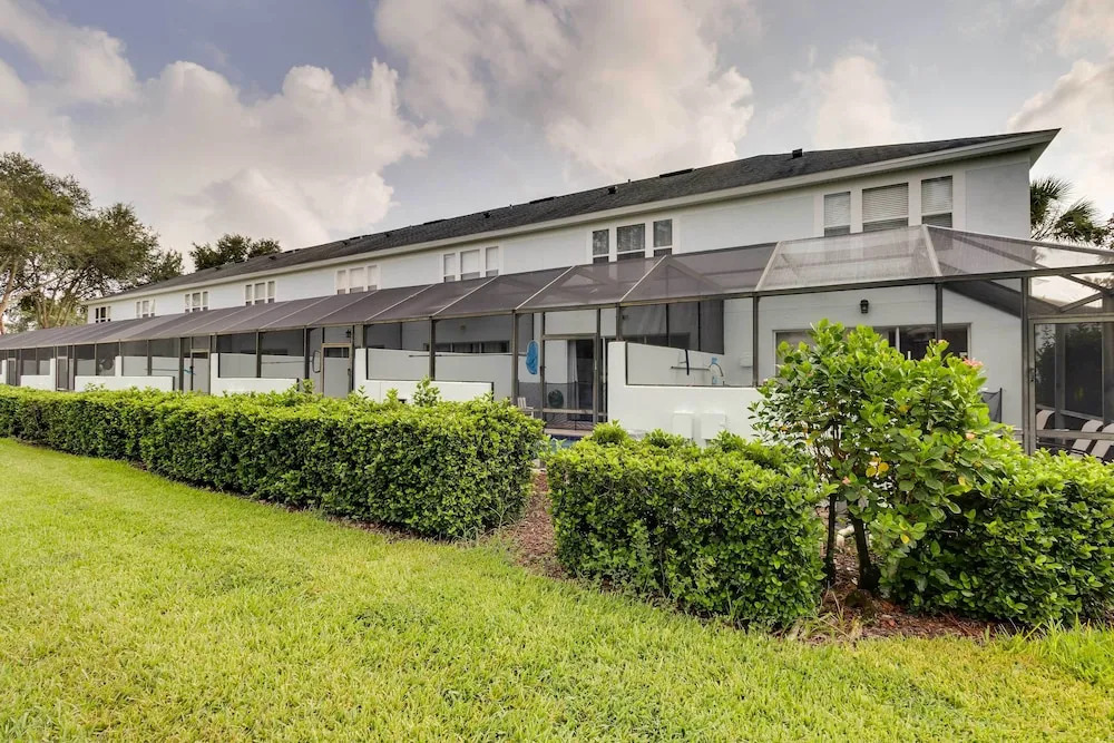 4 Mi to Disney World: Kissimmee Resort Retreat!