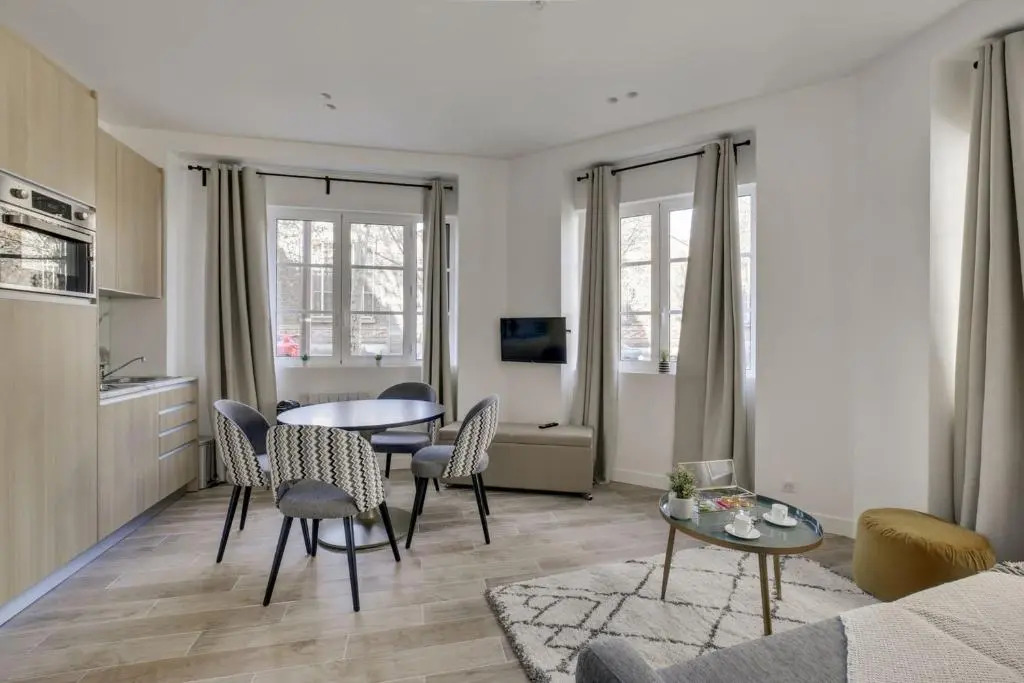 351 Suite Jean Yves Great Studio PMR Paris