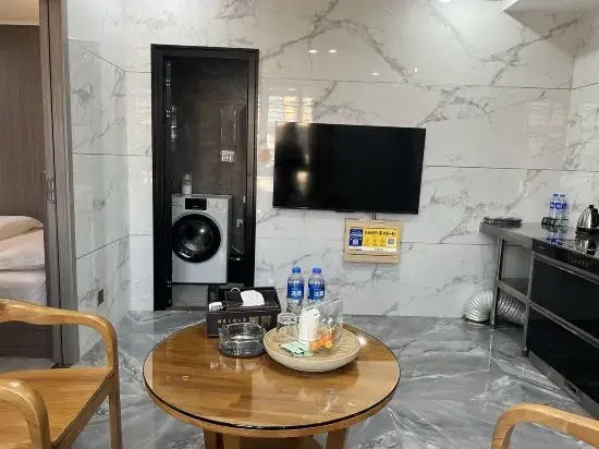 Gaozhou Yayuan Theme Hotel（Xiantai Avenue Store）