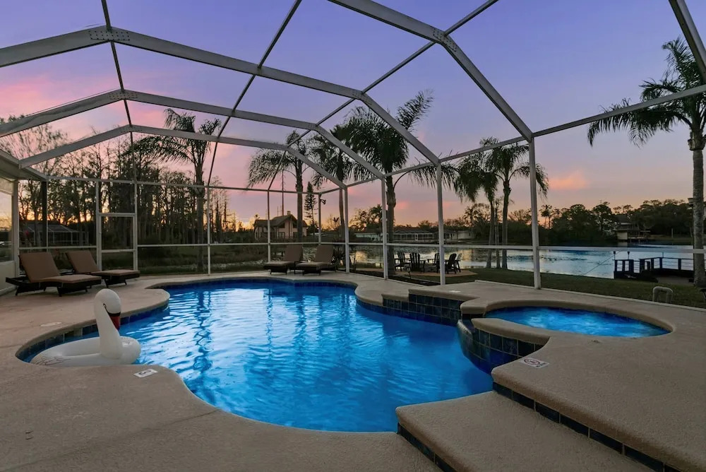Waterfront Pool Pickleball Basket Sleeps 18